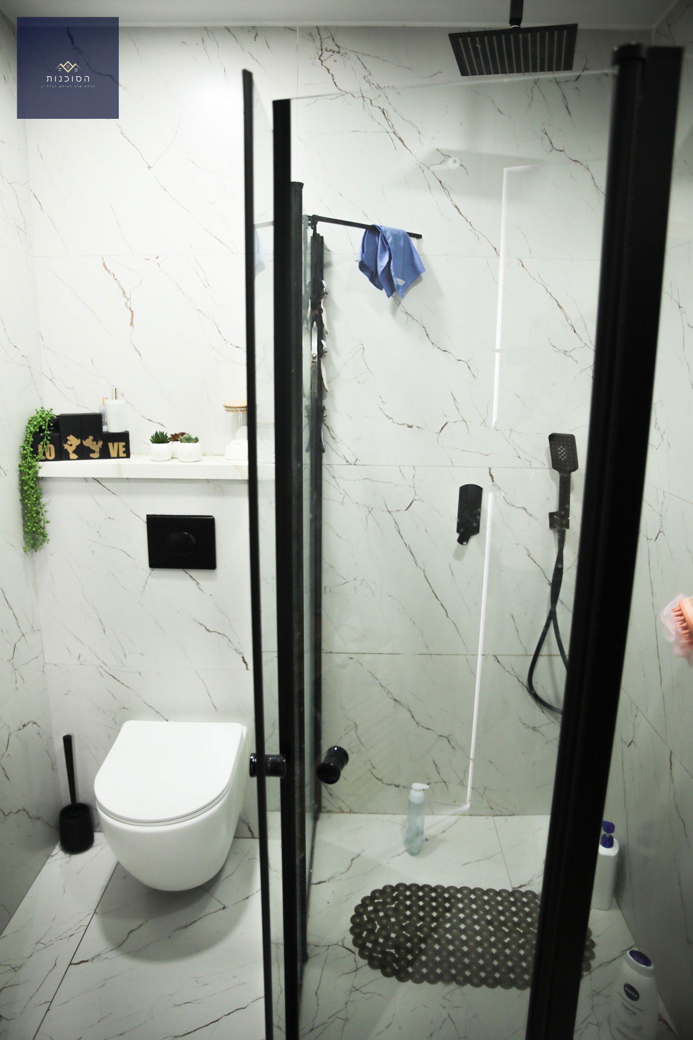 דירה מצוינת למגורים / השקעה, בשטח של כ- 80 מ״ר הכוללת 3 חדרים, בקומה1!. הנכס עבר שיפוץ מקיף. וישנה חצר בשימוש (לא טאבו). אזור מרכזי, קרוב לכל מוקדי העניין, בנקים ומוסדות קולינרים.