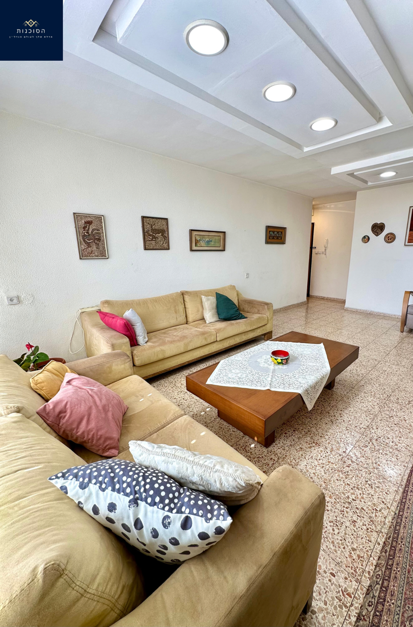 חיפה, בלב נווה שאנן-רח׳ חניתה המרכזי! מעולה למשפחות!