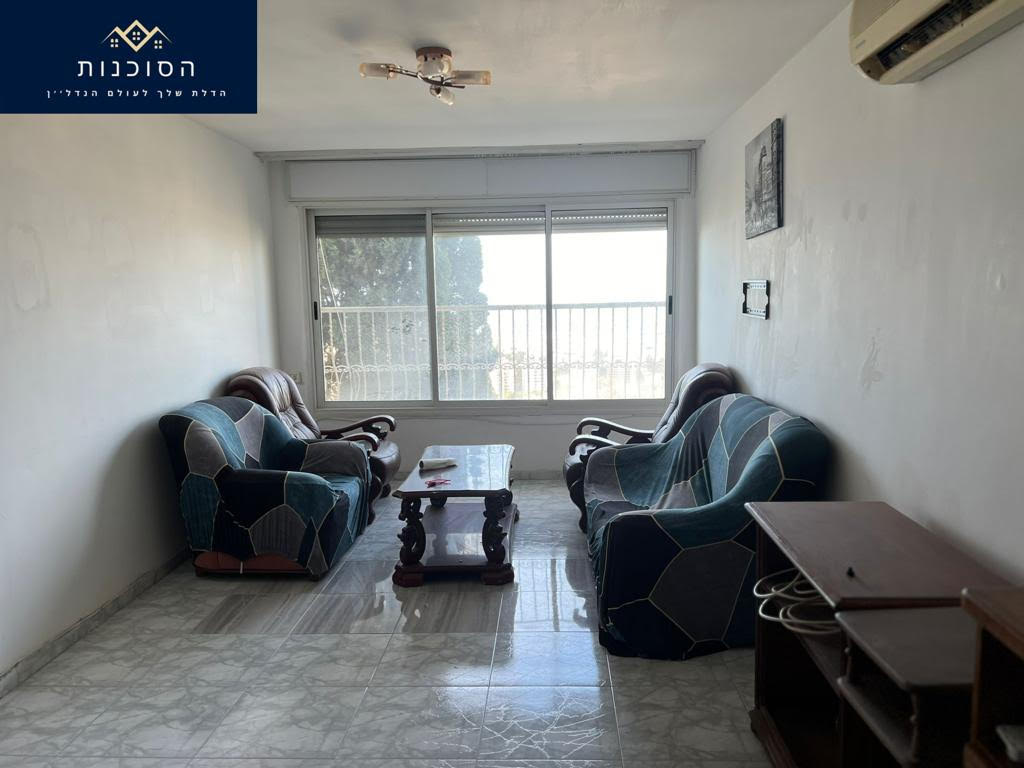 בלב העיר בקרבת בתי ספר, הגנים הבאהיים, גני ילדים במרחק קצר מהמושבה הגרמנית  