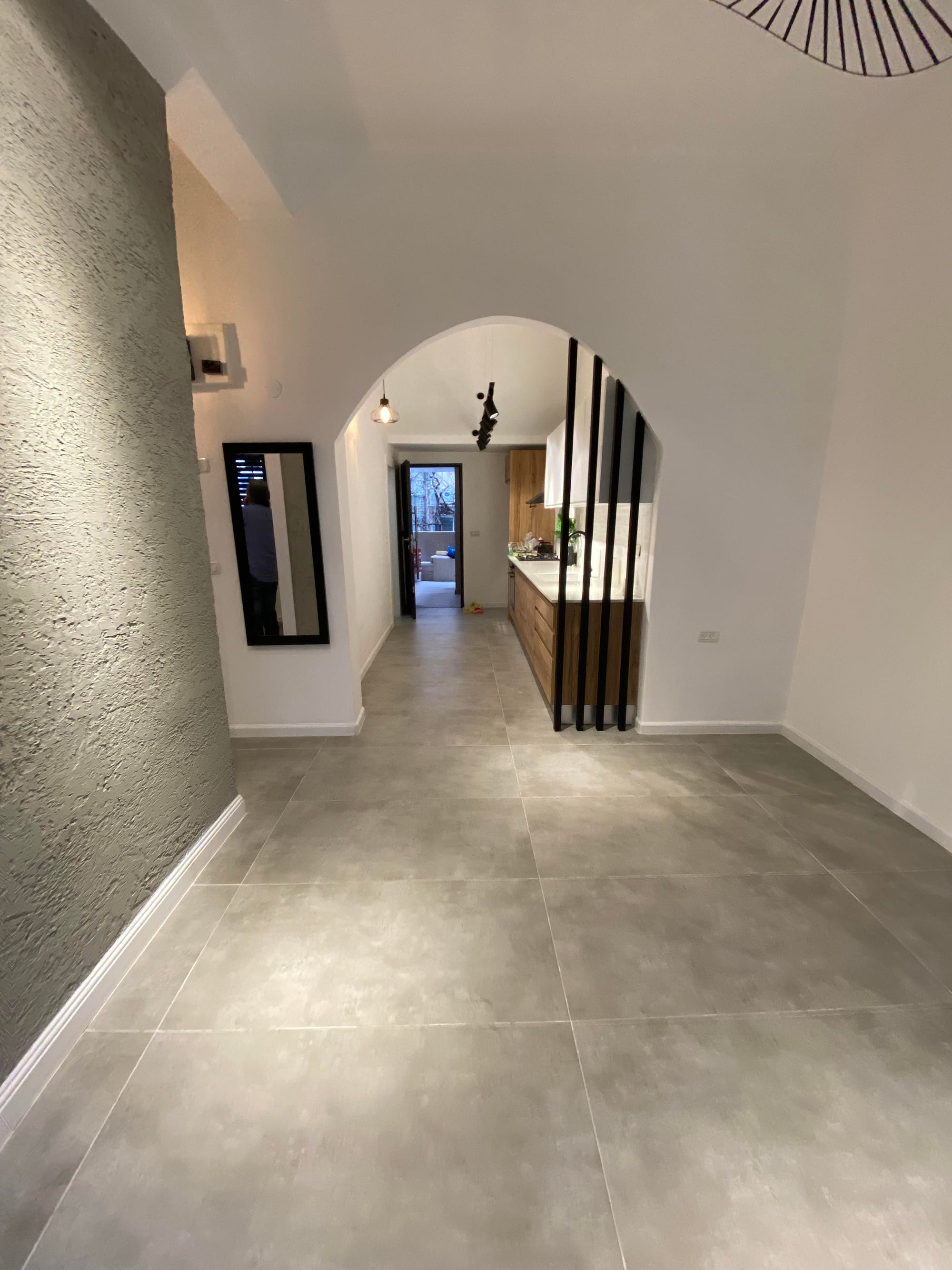  בקומה קרקע ▪️בסמוך לבתי קפה והפאבים שכונתיים . ▪️מרחק הליכה מהכרמלית, אזור מרכזי 📈מתאימה ומעולה לAirbnb (תושאה גבוהה) ▪️משופצת ומעוצבת אדריכלית ▪️3חדרים ▪️77 מ״ר  ▪️מחסן בטאבו ▪️חצר בשימוש (לא בטאבו) ▪️כניסה מיידית!