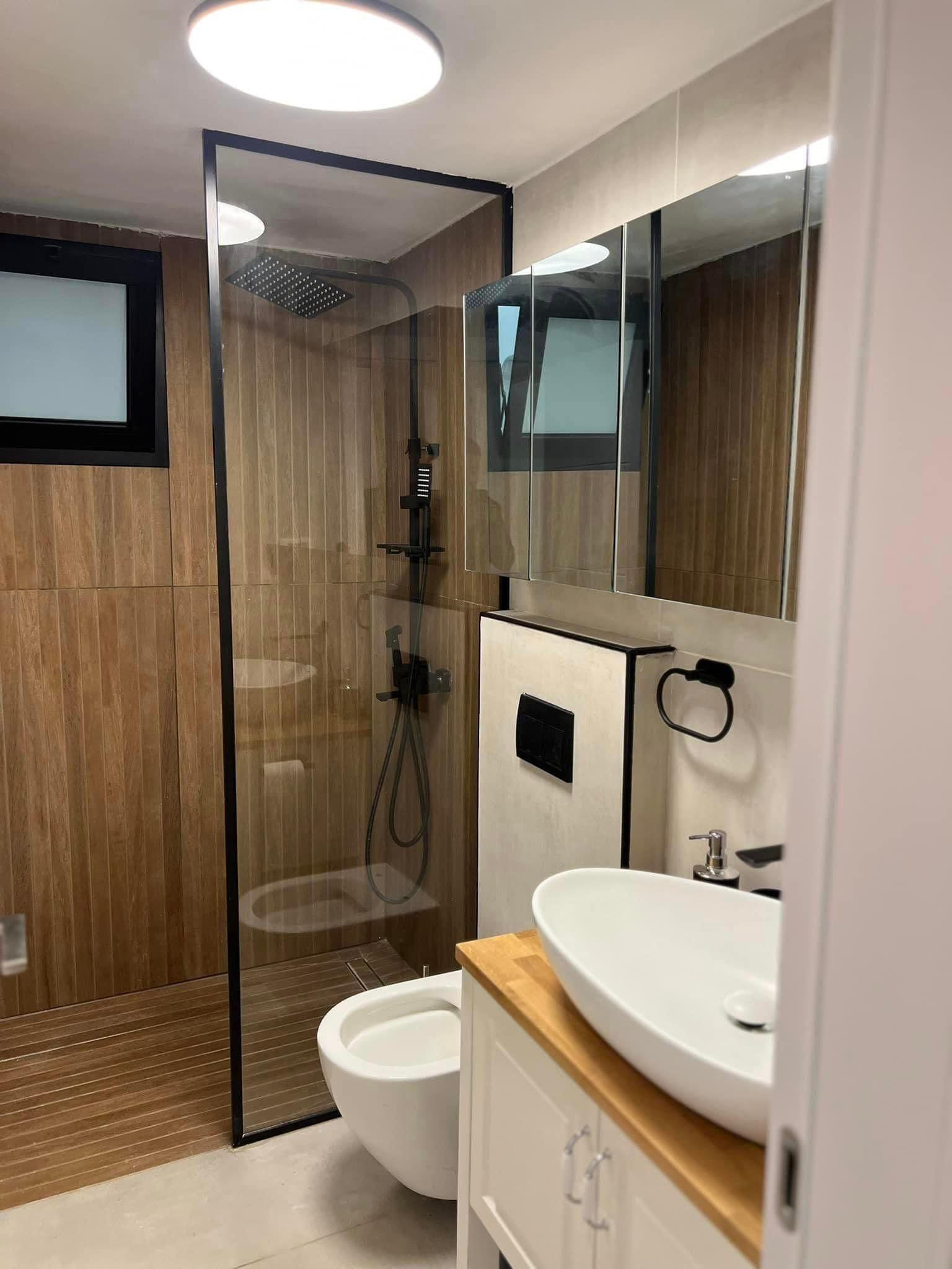  בקומה קרקע ▪️בסמוך לבתי קפה והפאבים שכונתיים . ▪️מרחק הליכה מהכרמלית, אזור מרכזי 📈מתאימה ומעולה לAirbnb (תושאה גבוהה) ▪️משופצת ומעוצבת אדריכלית ▪️3חדרים ▪️77 מ״ר  ▪️מחסן בטאבו ▪️חצר בשימוש (לא בטאבו) ▪️כניסה מיידית!