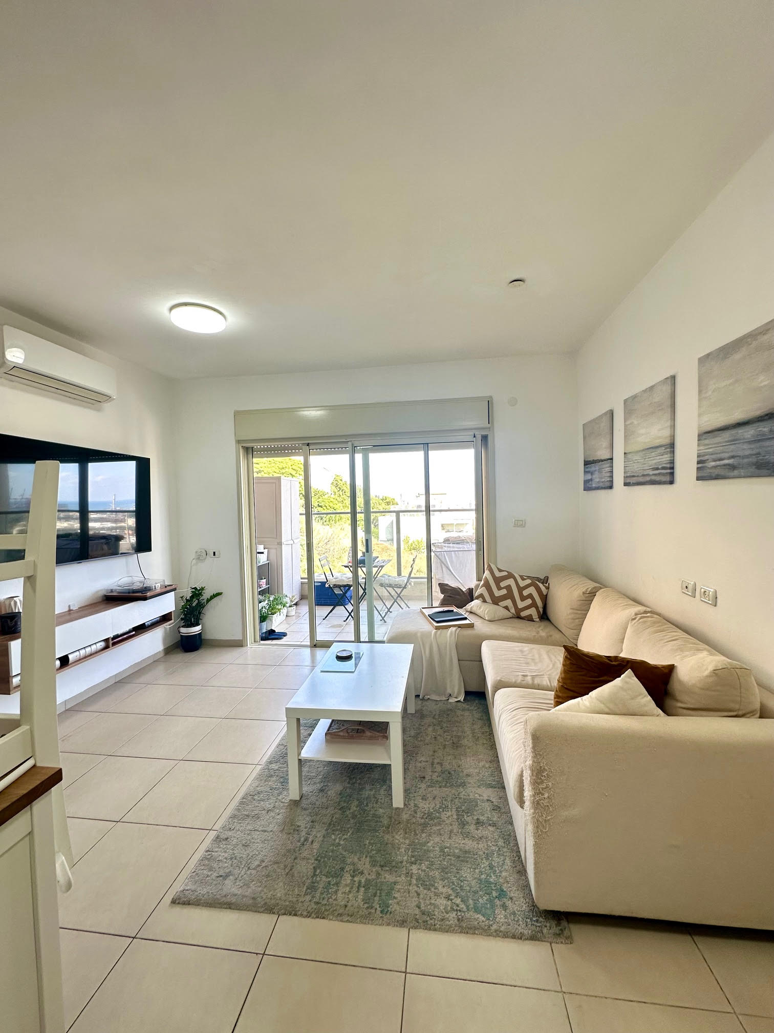 מעולה לזוג צעיר/משקיעים  בנייה חדישה | קומה 6 מתוך 8  כ 60 מ״ר+8 מ״ר מרפסת שמש  3 חדרים הכוללים ממ״ד ויחידת הורים מפנקת | חניה בטאבו ! 