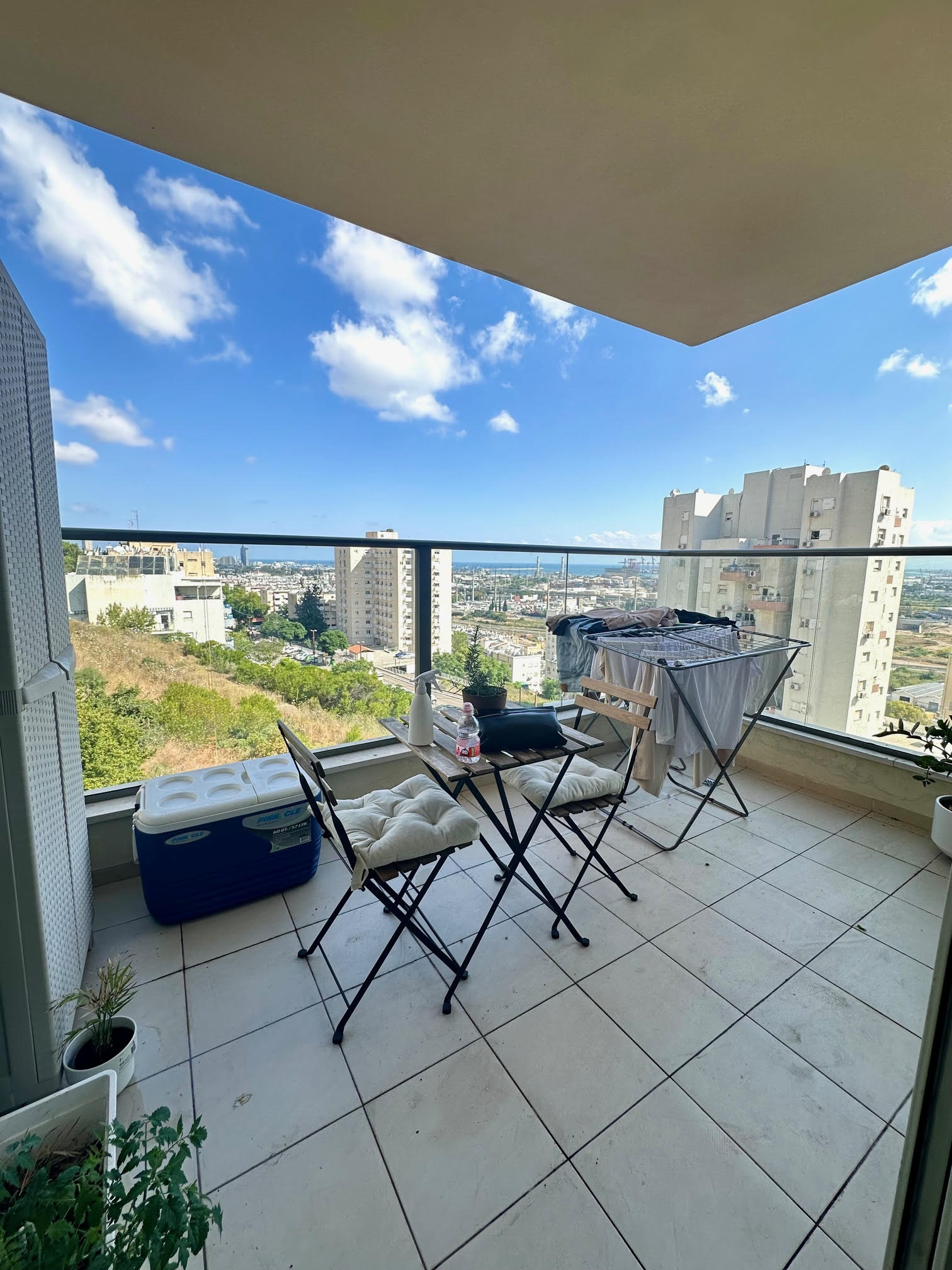 מעולה לזוג צעיר/משקיעים  בנייה חדישה | קומה 6 מתוך 8  כ 60 מ״ר+8 מ״ר מרפסת שמש  3 חדרים הכוללים ממ״ד ויחידת הורים מפנקת | חניה בטאבו ! 