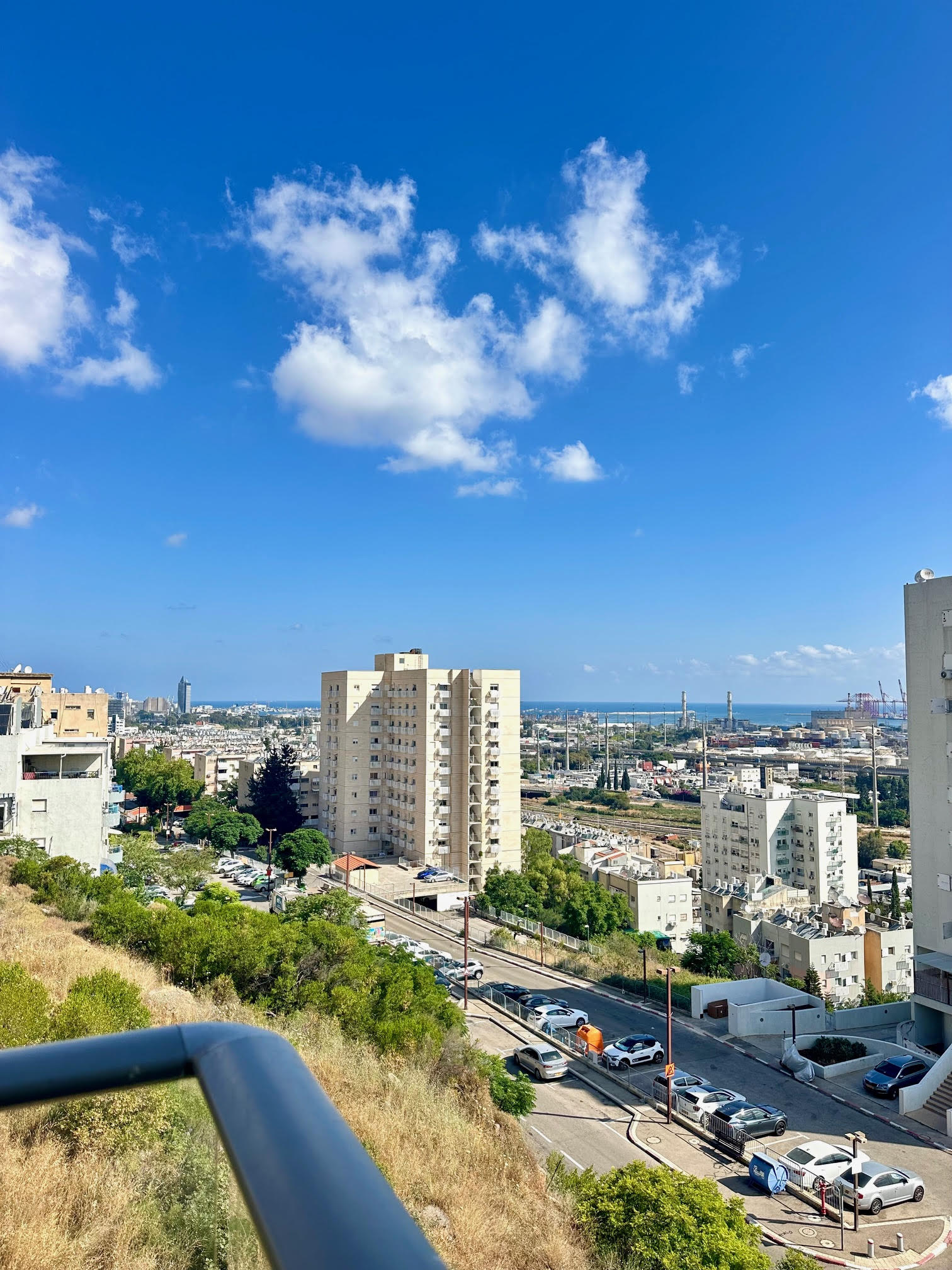 מעולה לזוג צעיר/משקיעים  בנייה חדישה | קומה 6 מתוך 8  כ 60 מ״ר+8 מ״ר מרפסת שמש  3 חדרים הכוללים ממ״ד ויחידת הורים מפנקת | חניה בטאבו ! 