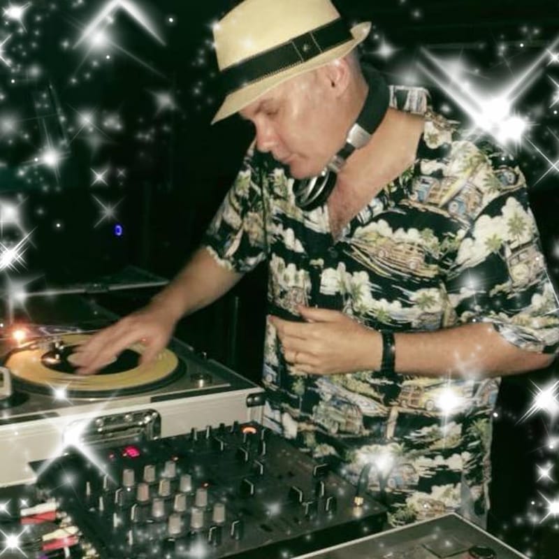 DJ Andrew M publishes track list for all Vinyl 'Disco' show 04.