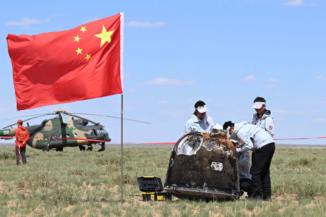 CHINA TRAE A LA TIERRA ROCAS DEL LADO OSCURO DE LA LUNA