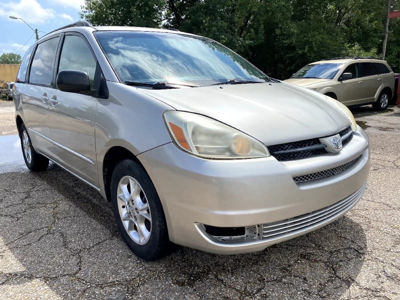 Here's Everything You Should Know Before Buying The 2005 Toyota Sienna In Nigeria