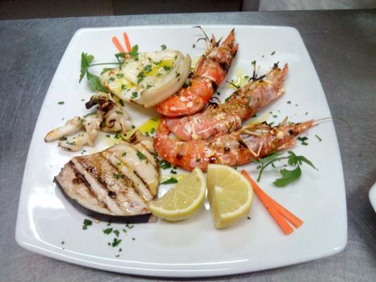 Grigliata mista di pesce con contorno