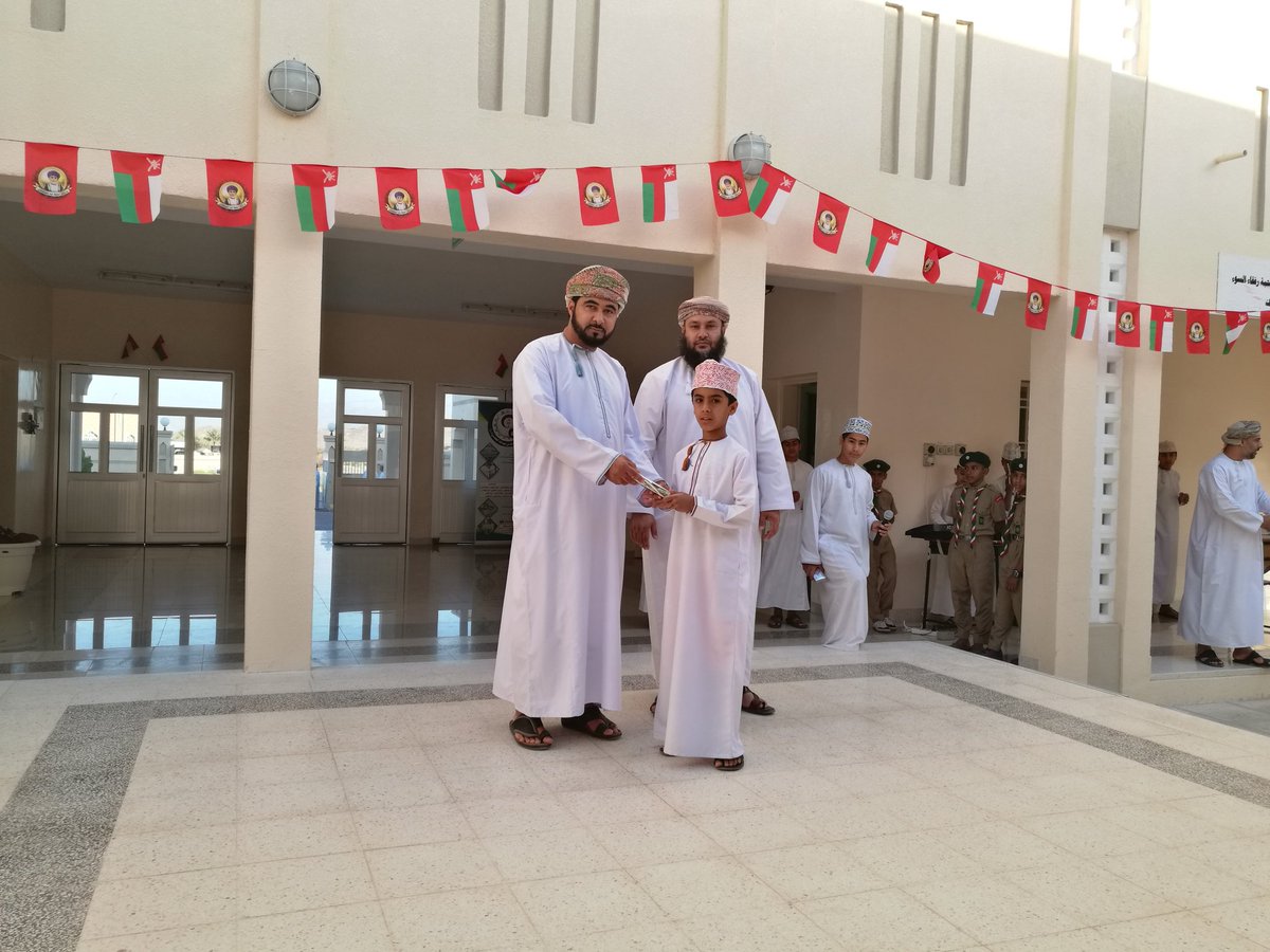 تكريم طلاب جماعة الفنون الأدبية المتميزين .