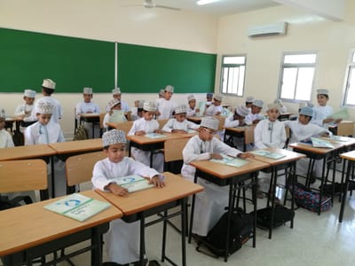 تسليم الكتب المدرسية