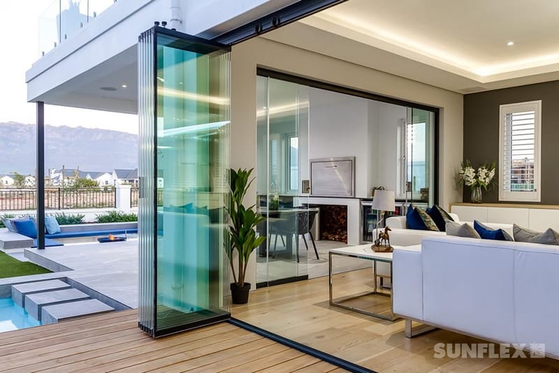 FRAMELESS GLASS