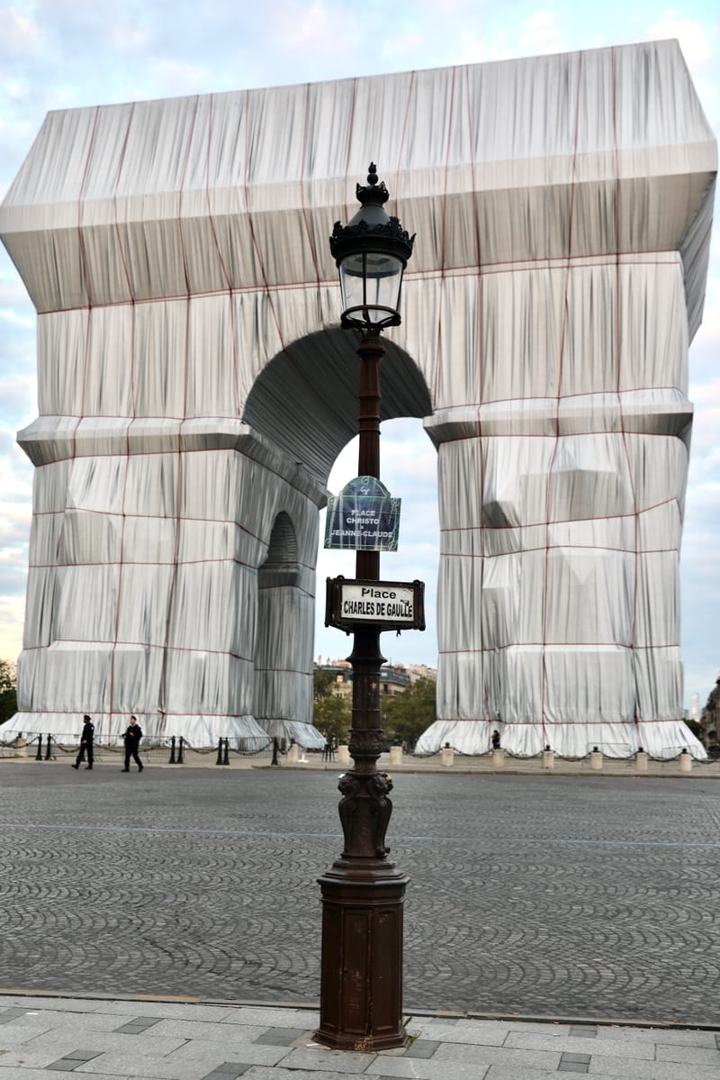 PARIS 2 : Christo habille l'Arc de triomphe - 12.2021