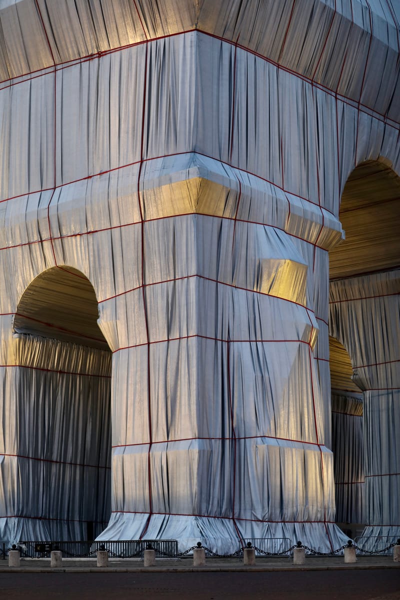 PARIS 2 : Christo habille l'Arc de triomphe - 12.2021
