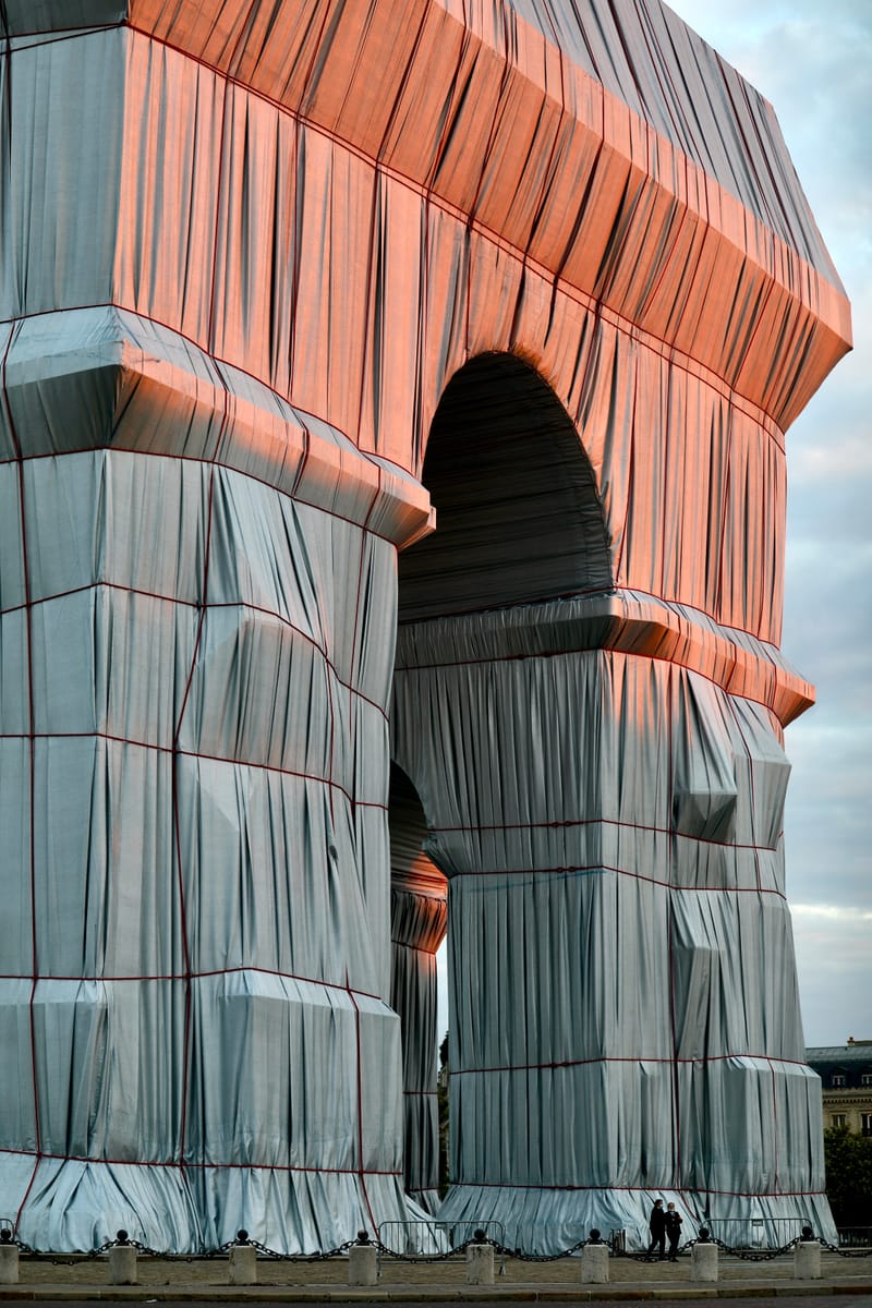 PARIS 2 : Christo habille l'Arc de triomphe - 12.2021