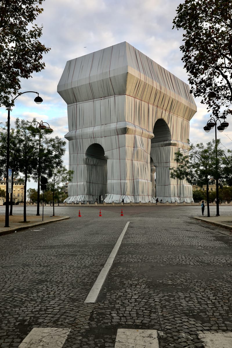 PARIS 2 : Christo habille l'Arc de triomphe - 12.2021