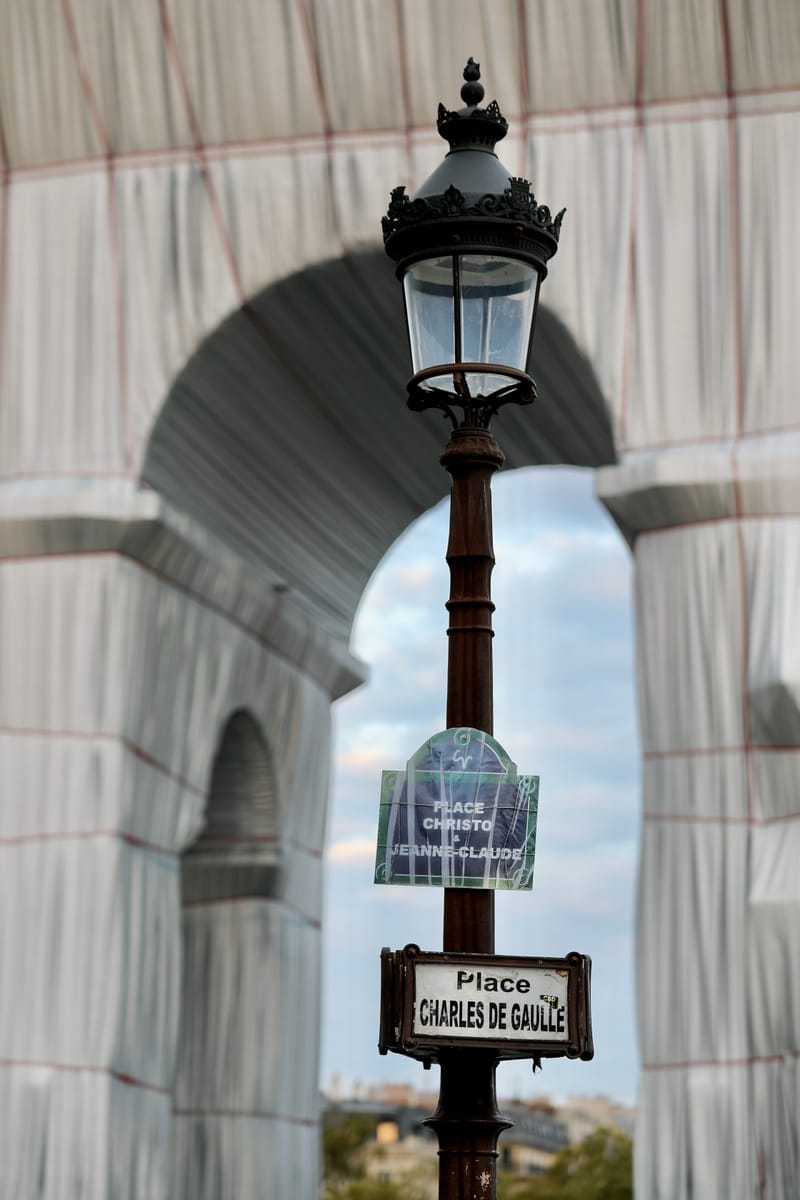 PARIS 2 : Christo habille l'Arc de triomphe - 12.2021