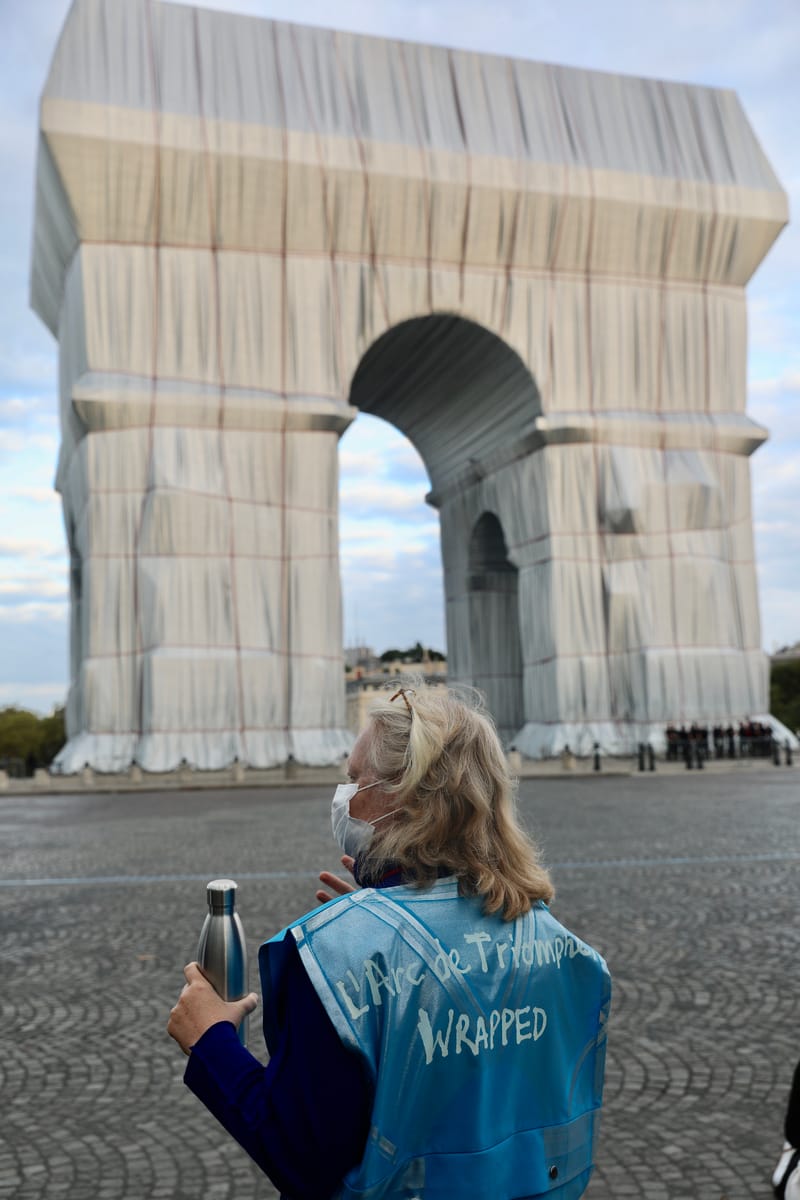 PARIS 2 : Christo habille l'Arc de triomphe - 12.2021
