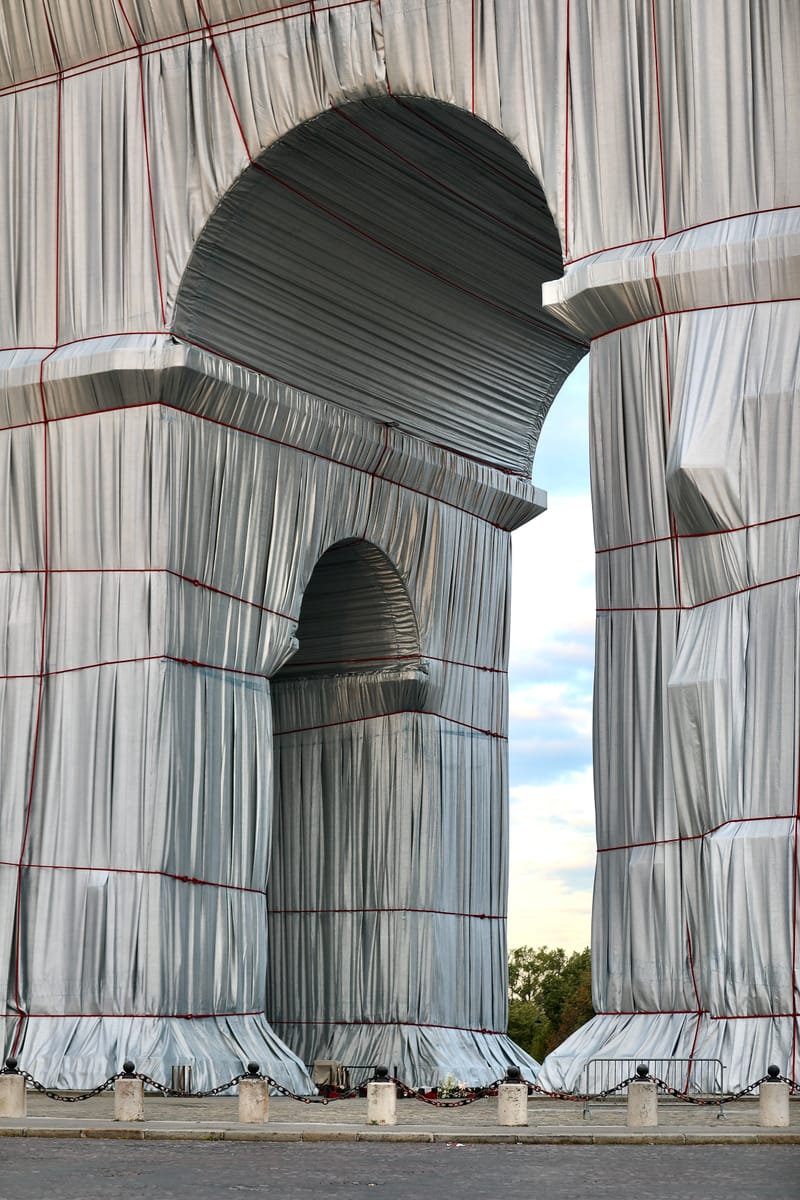 PARIS 2 : Christo habille l'Arc de triomphe - 12.2021