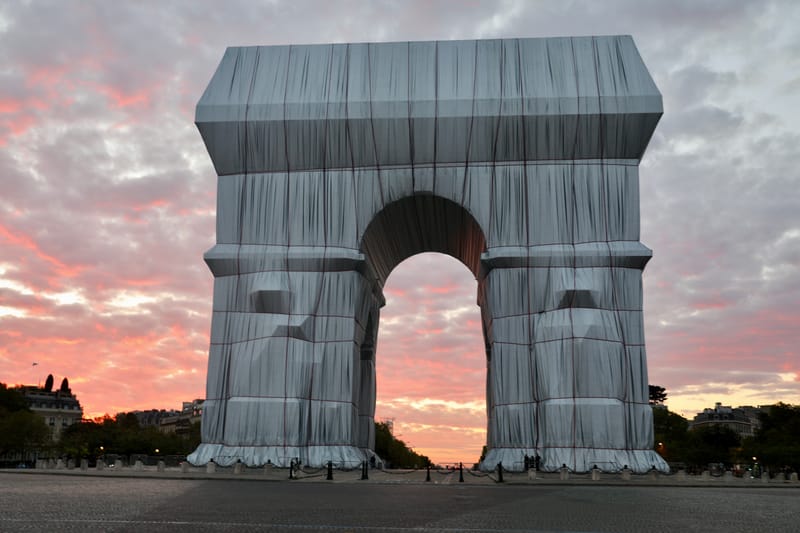 PARIS 2 : Christo habille l'Arc de triomphe - 12.2021