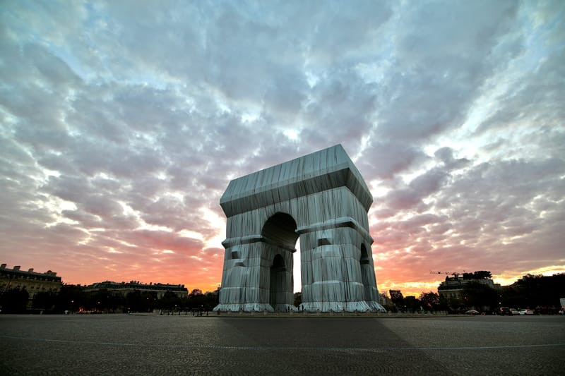 PARIS 2 : Christo habille l'Arc de triomphe - 12.2021