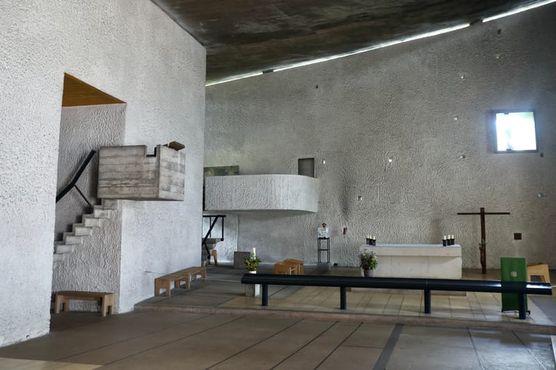 1. VOSGES : Ronchamp, Chapelle Notre Dame du Haut (Le Corbusier)