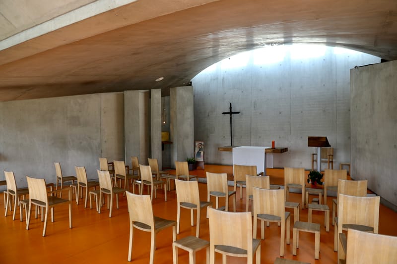 1. VOSGES : Ronchamp, Chapelle Notre Dame du Haut (Le Corbusier)