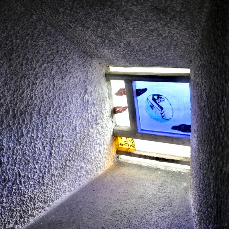 1. VOSGES : Ronchamp, Chapelle Notre Dame du Haut (Le Corbusier)