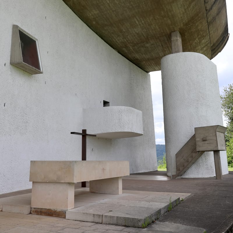 1. VOSGES : Ronchamp, Chapelle Notre Dame du Haut (Le Corbusier)