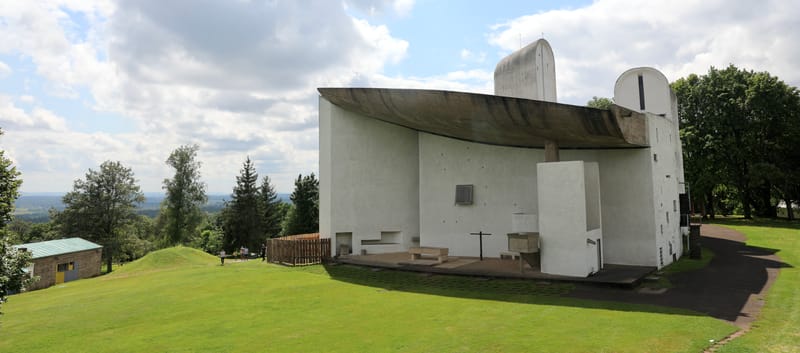 1. VOSGES : Ronchamp, Chapelle Notre Dame du Haut (Le Corbusier)