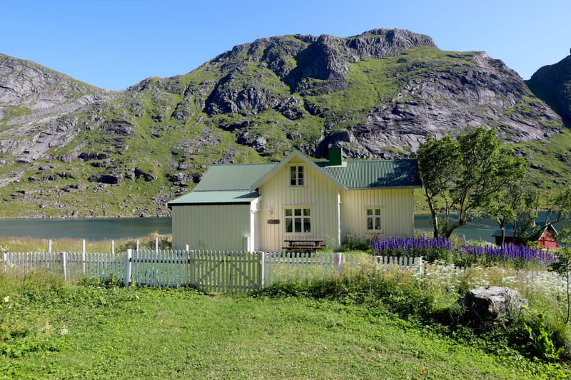 1. Iles Lofoten 1 : Uttakleiv, Reine, Ballstad (HRZ)