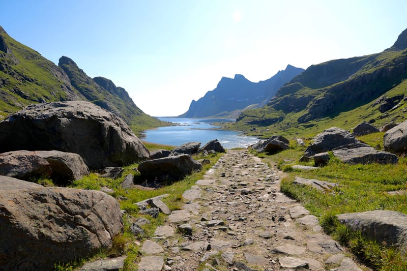 1. Iles Lofoten 1 : Uttakleiv, Reine, Ballstad (HRZ)
