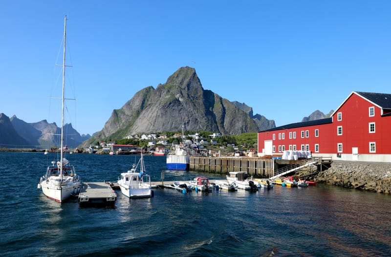 1. Iles Lofoten 1 : Uttakleiv, Reine, Ballstad (HRZ)