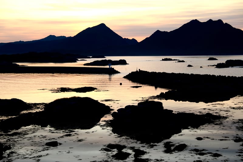 1. Iles Lofoten 1 : Uttakleiv, Reine, Ballstad (HRZ)