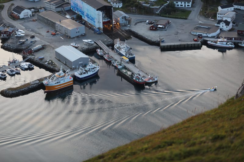 1. Iles Lofoten 1 : Uttakleiv, Reine, Ballstad (HRZ)