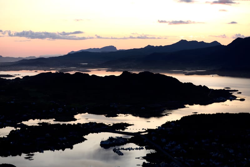 1. Iles Lofoten 1 : Uttakleiv, Reine, Ballstad (HRZ)