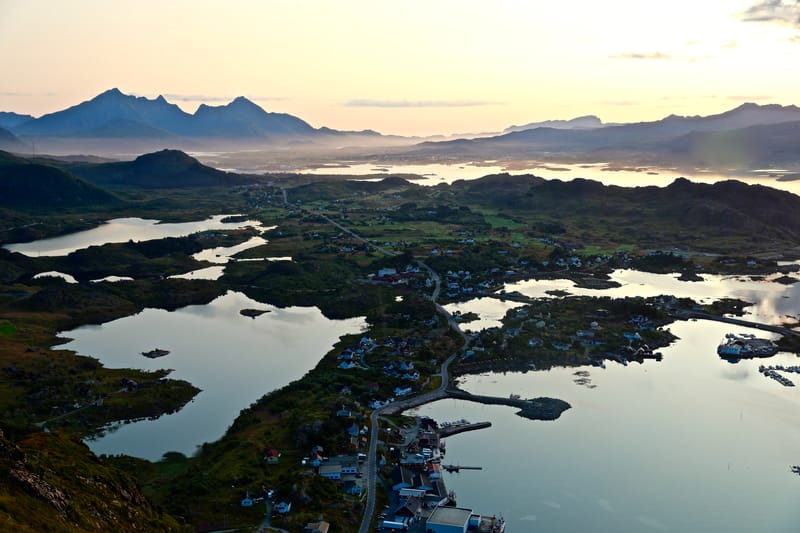 1. Iles Lofoten 1 : Uttakleiv, Reine, Ballstad (HRZ)