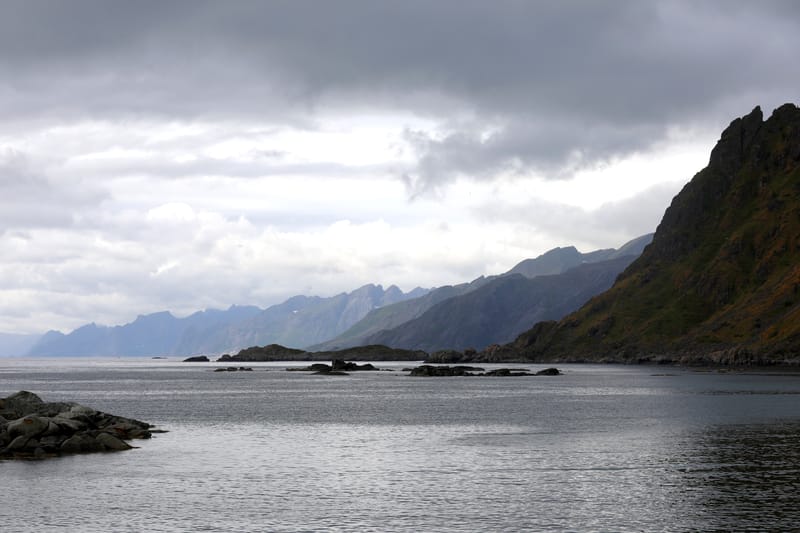 1. Iles Lofoten 1 : Uttakleiv, Reine, Ballstad (HRZ)