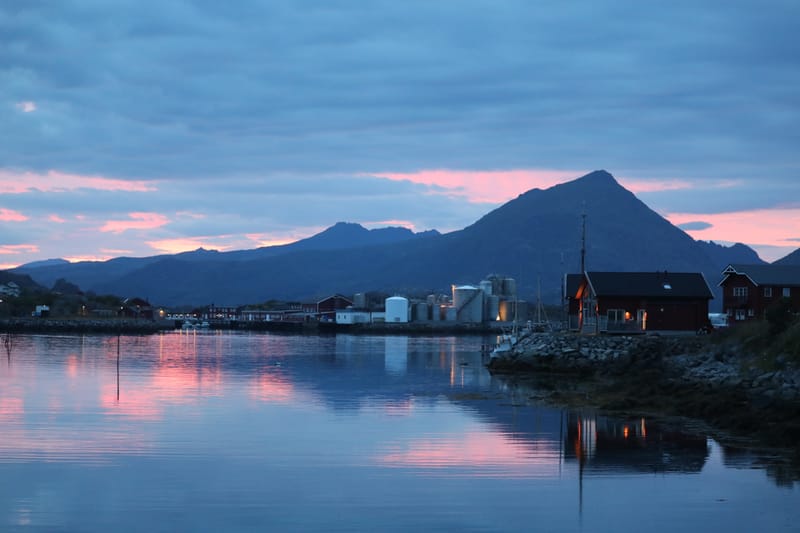 1. Iles Lofoten 1 : Uttakleiv, Reine, Ballstad (HRZ)
