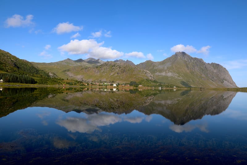 1. Iles Lofoten 1 : Uttakleiv, Reine, Ballstad (HRZ)