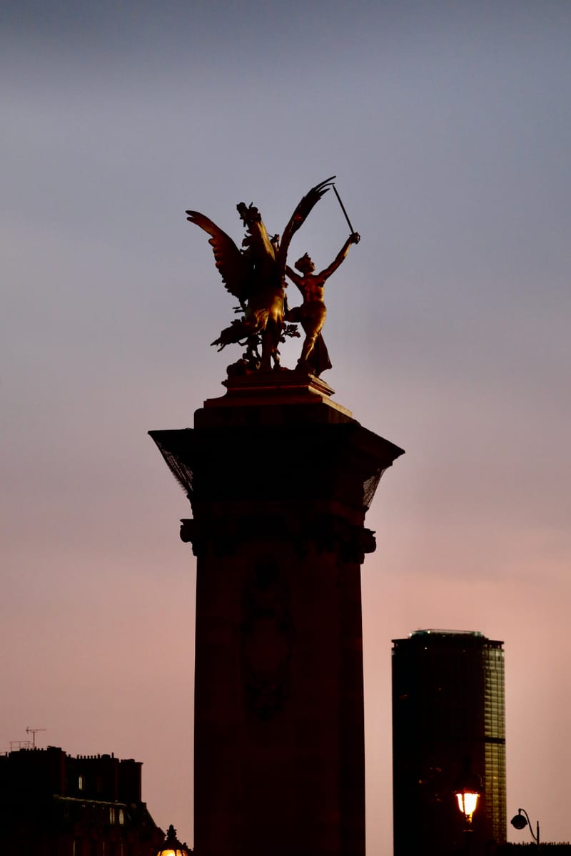 Paris 3 : un soir d'orage sur le pont Alexandre III