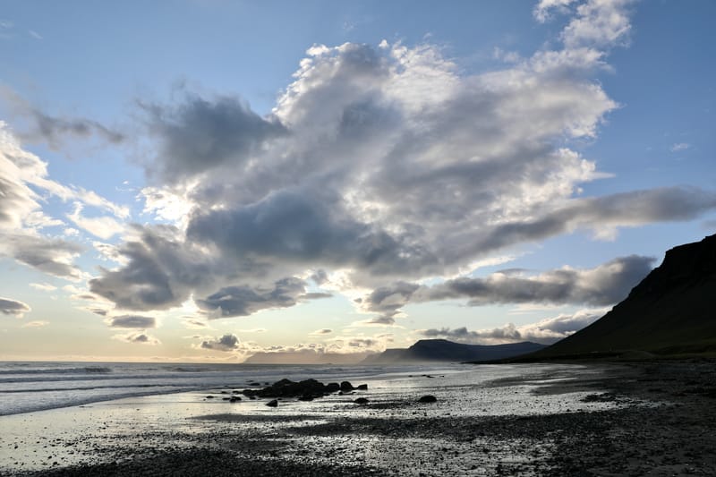 3. Fjords de l'Ouest 2 : Falaises de Latrabjarg, plage de Rauôiasandur