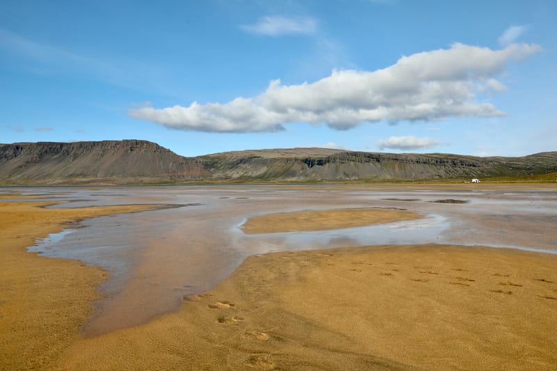 3. Fjords de l'Ouest 2 : Falaises de Latrabjarg, plage de Rauôiasandur
