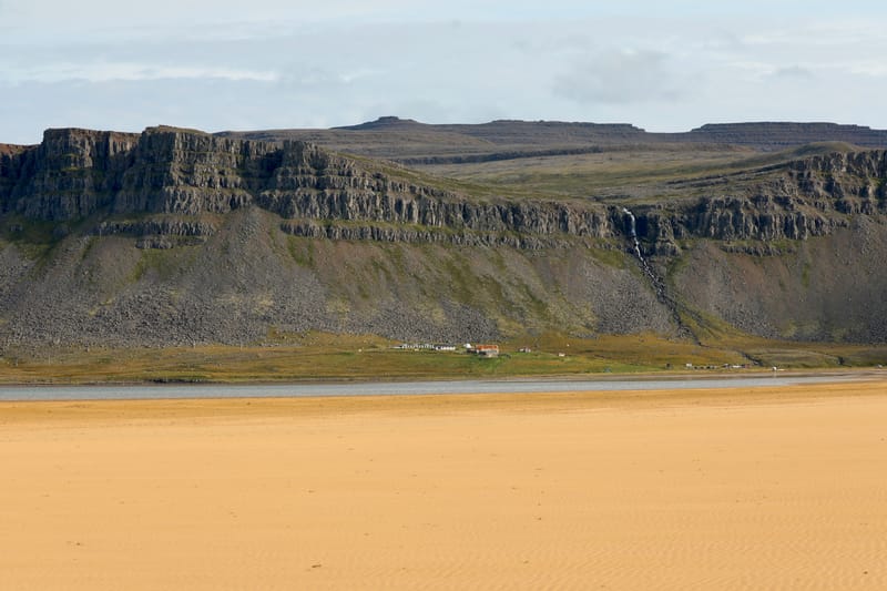 3. Fjords de l'Ouest 2 : Falaises de Latrabjarg, plage de Rauôiasandur