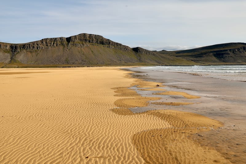 3. Fjords de l'Ouest 2 : Falaises de Latrabjarg, plage de Rauôiasandur
