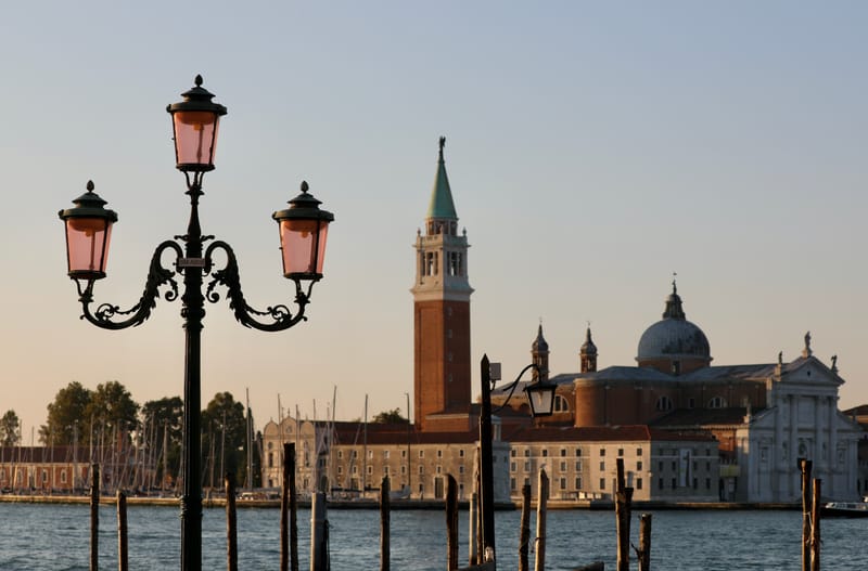 10. Venise : A la lueur des lampadaires en candélabres