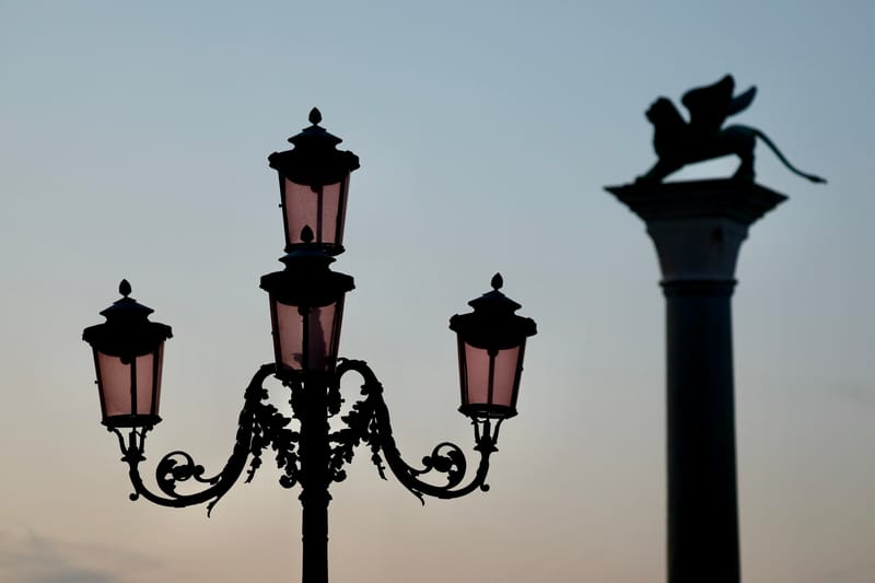 10. Venise : A la lueur des lampadaires en candélabres