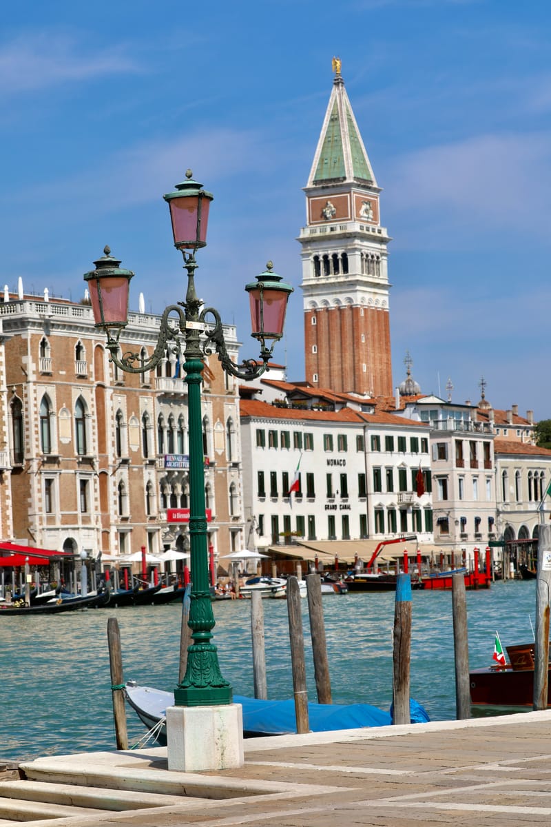 10. Venise : A la lueur des lampadaires en candélabres