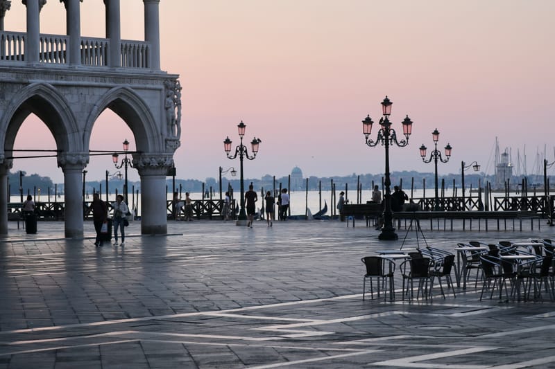10. Venise : A la lueur des lampadaires en candélabres