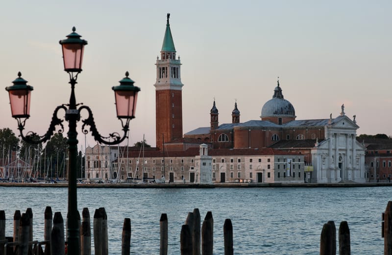 10. Venise : A la lueur des lampadaires en candélabres