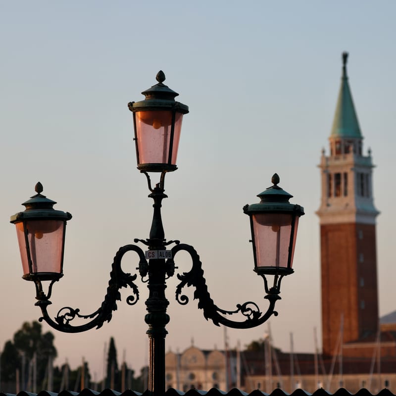 10. Venise : A la lueur des lampadaires en candélabres